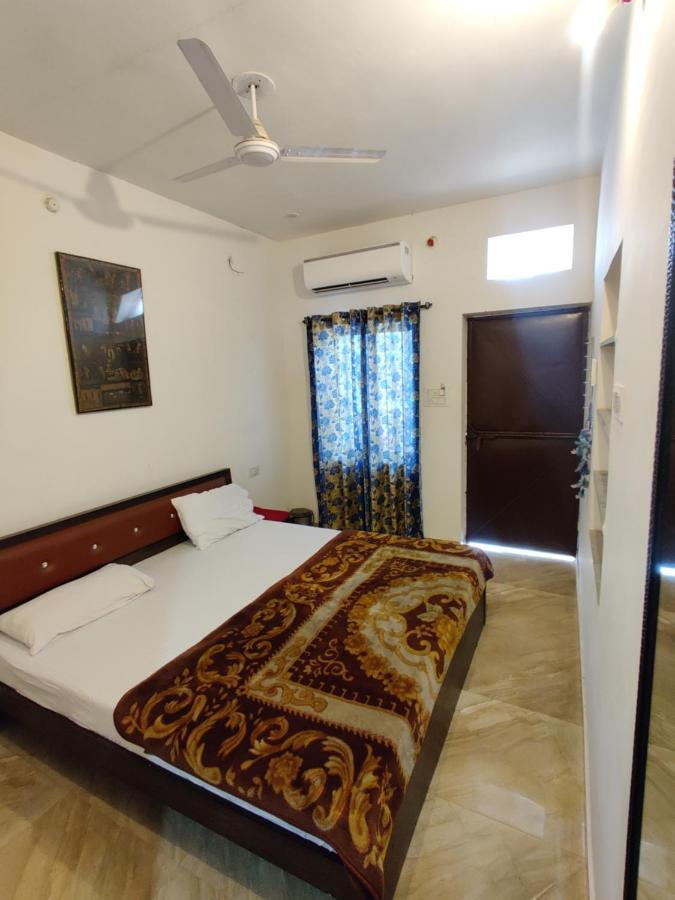 Varah Square Guest House 布什格尔 外观 照片