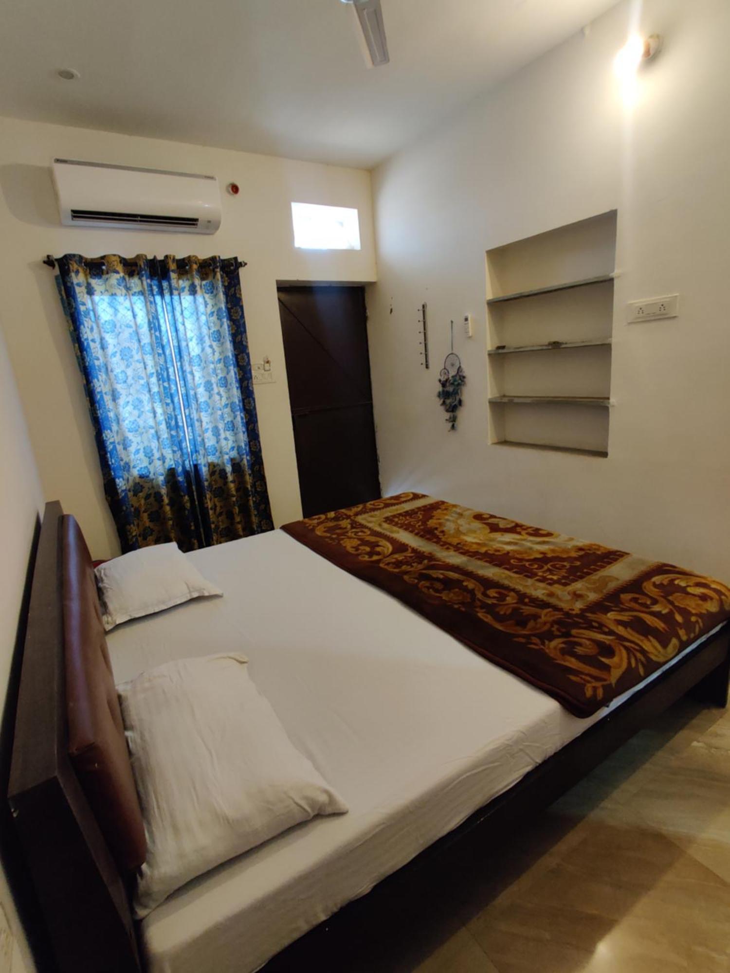 Varah Square Guest House 布什格尔 外观 照片