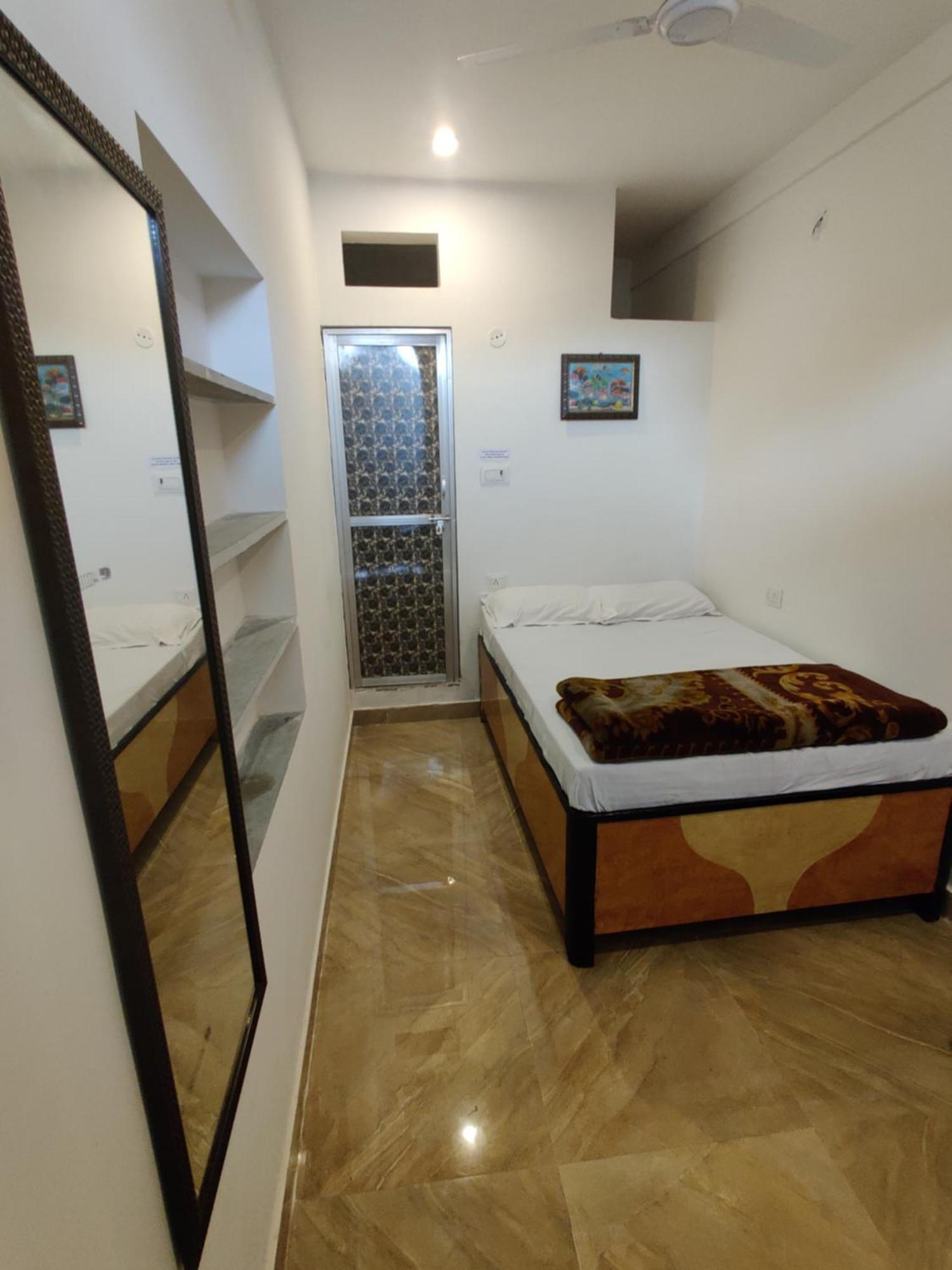 Varah Square Guest House 布什格尔 客房 照片