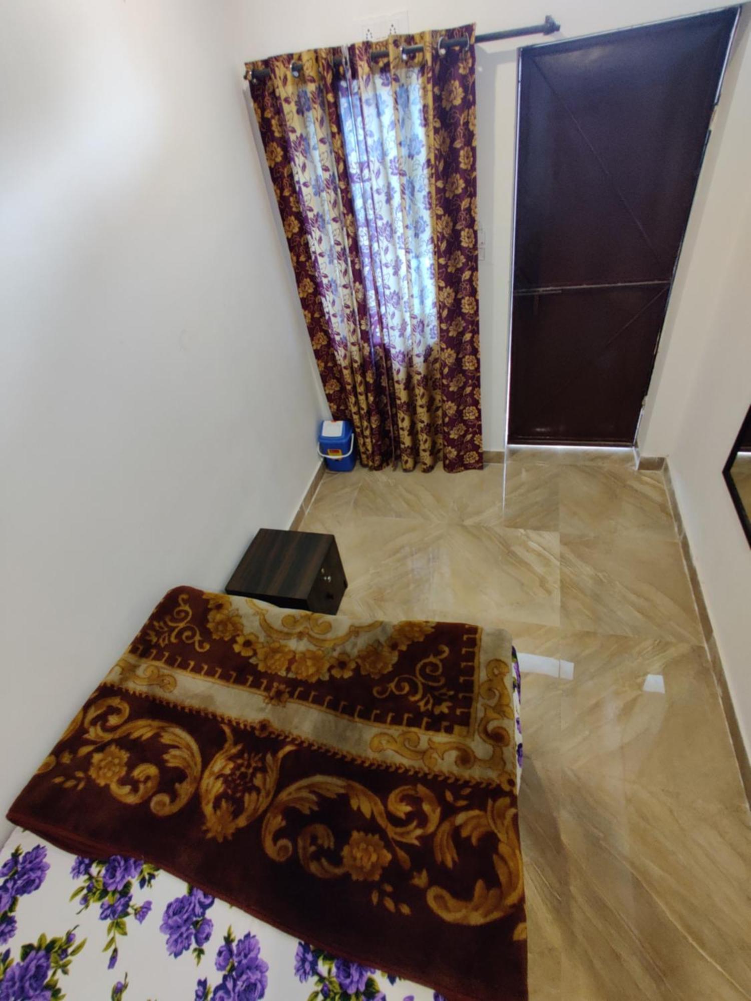 Varah Square Guest House 布什格尔 客房 照片