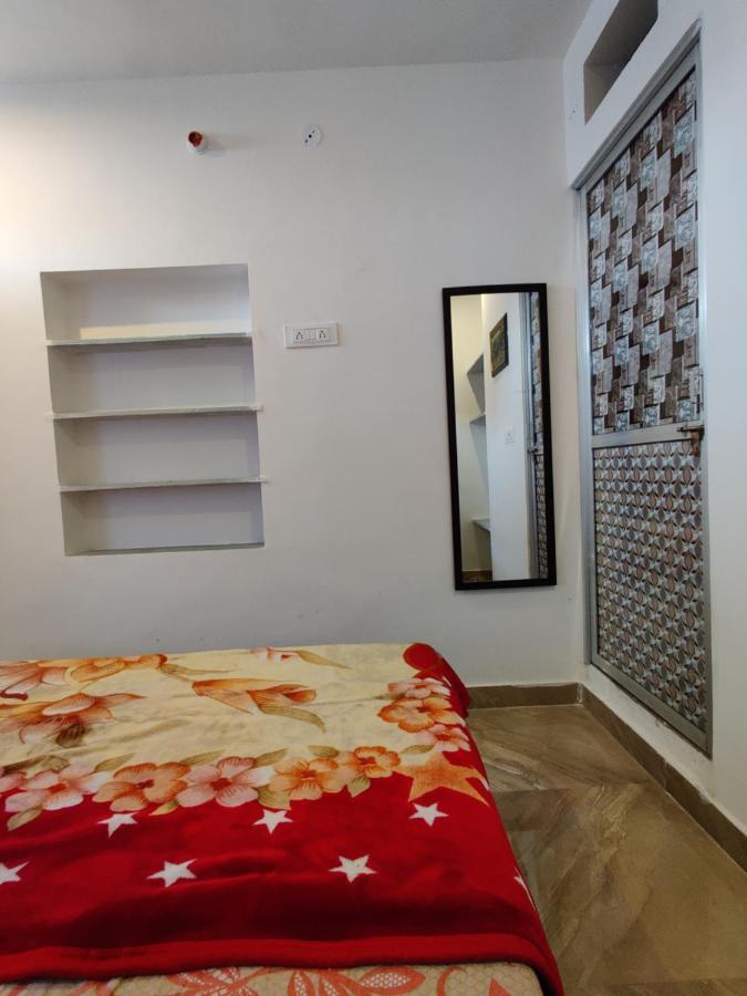Varah Square Guest House 布什格尔 外观 照片